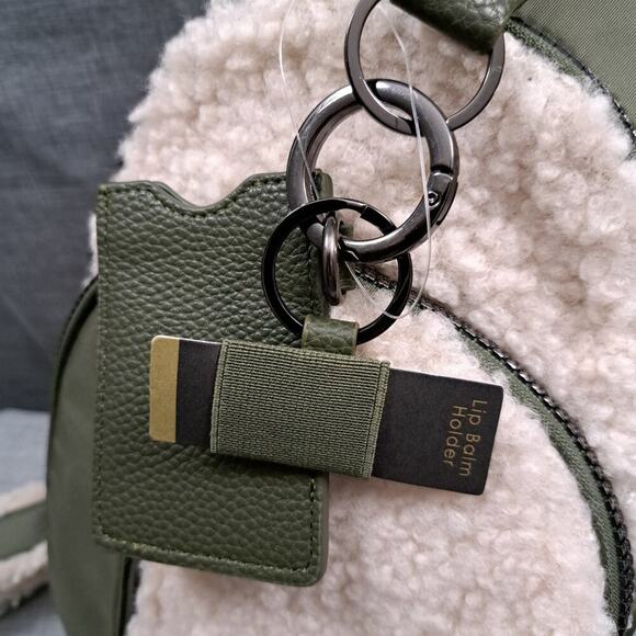 HOUSE OF HARLOW 1960 NYLON AND SHERPA SLING BAG NWT - Picture 5 of 6